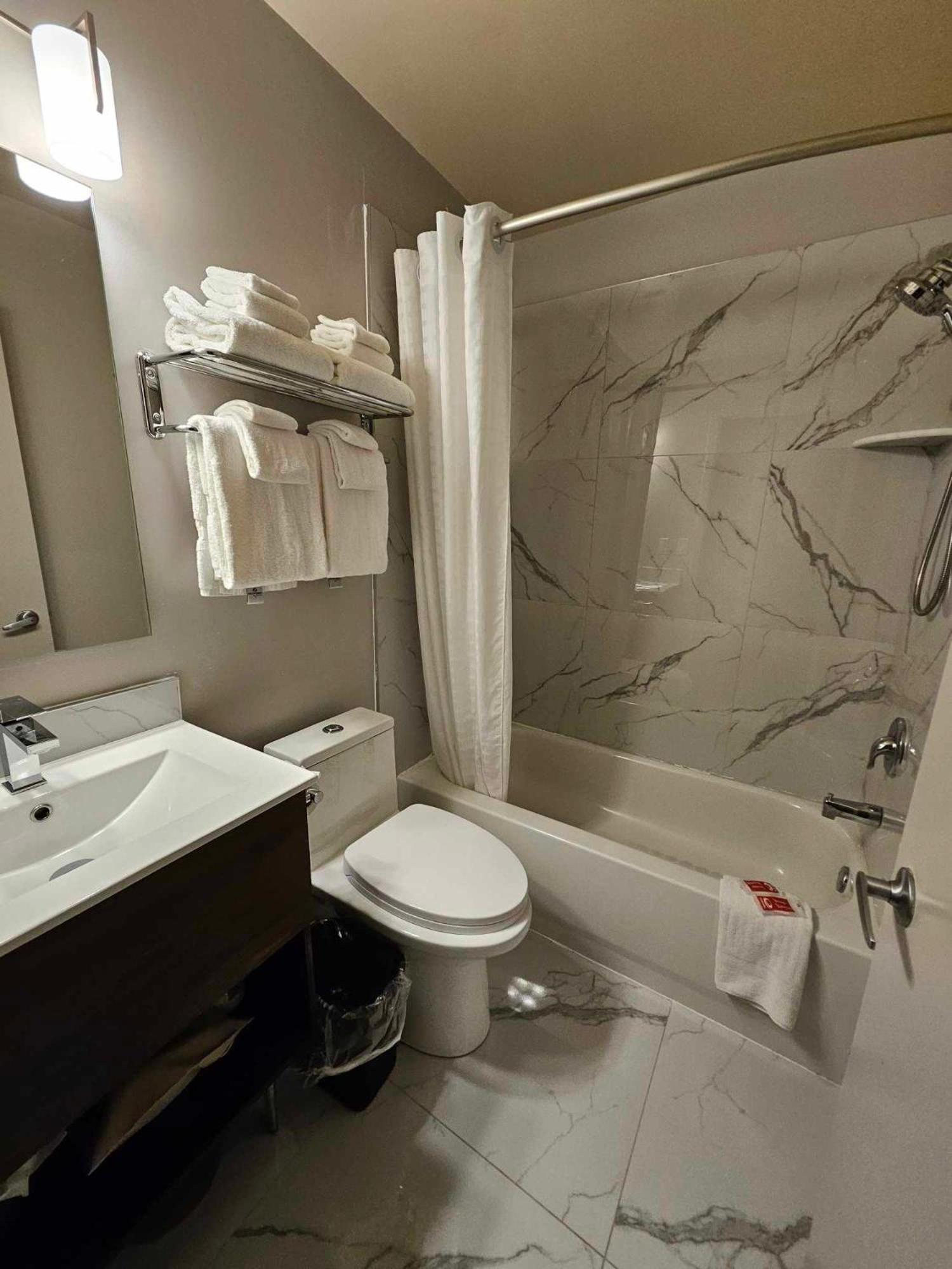 Econo Lodge Montréal Kültér fotó